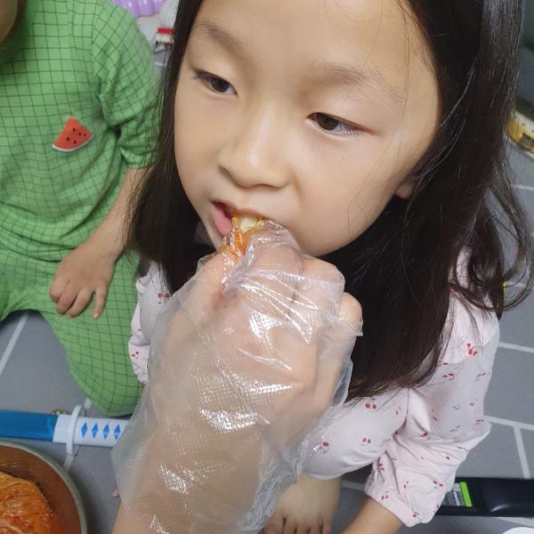 맛있는 김장김치 먹기~!~! &lt;1학년 2반 이서윤&gt;